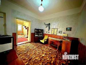 2-к квартира, вторичка, 63м2, 1/1 этаж
