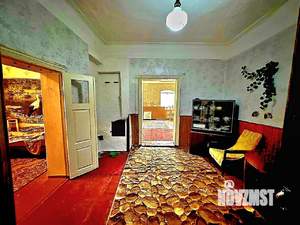 2-к квартира, вторичка, 63м2, 1/1 этаж